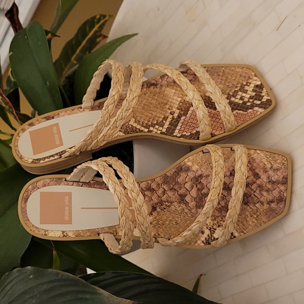 Dolce Vita Slide Sandals in Lt. Natural Raffia Size 8